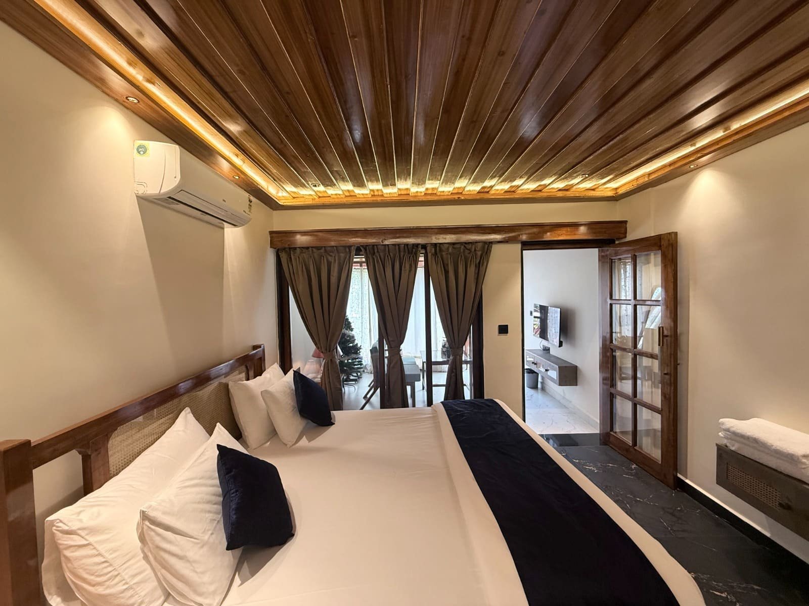 Anjuna Beach rooms with peaceful surroundings